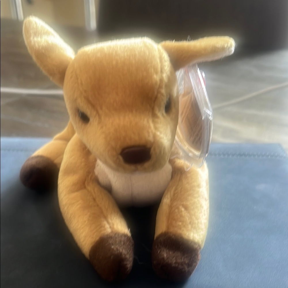 “Ty Beanie Baby ‘Whisper’ the Deer – Rare & Adorable Collectible!